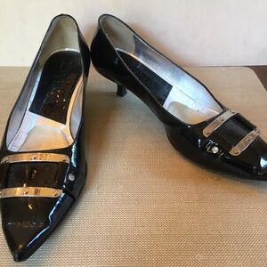 DIVINA Black Patent Kitten Heel Pumps with Silver Trim; Size: 38 (fits US 7-1/2)